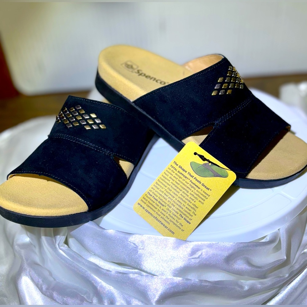 NWT Spenco women’s 5.5 total support blackw/gold slide sandals. NEW IN THE B…